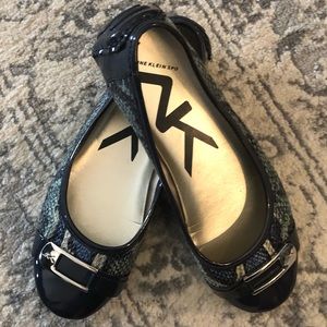 Anne Klein Sport Flats in Snakeskin print